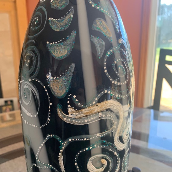 One of a kind hand painted large glass vase. New - Picture 6 of 8